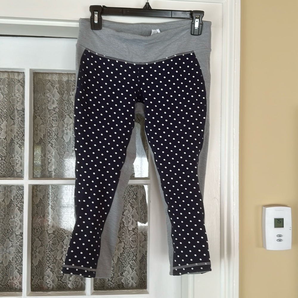 New Balance for J Crew gray/navy polka dot leggings. Size Medium.